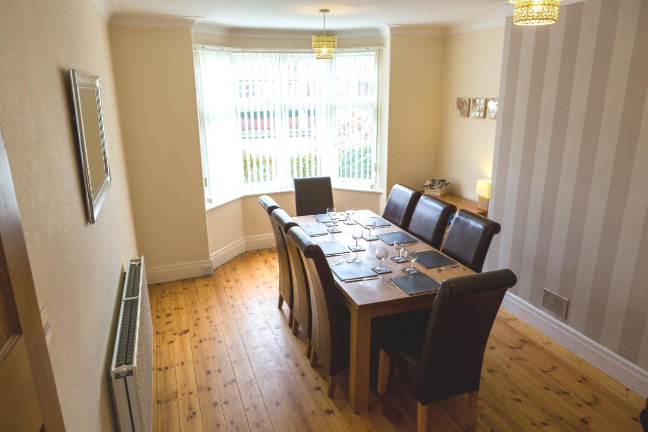 Large 5 Bed House In Scarborough Near The Beach, Large Garden & Hot Tub Exterior photo
