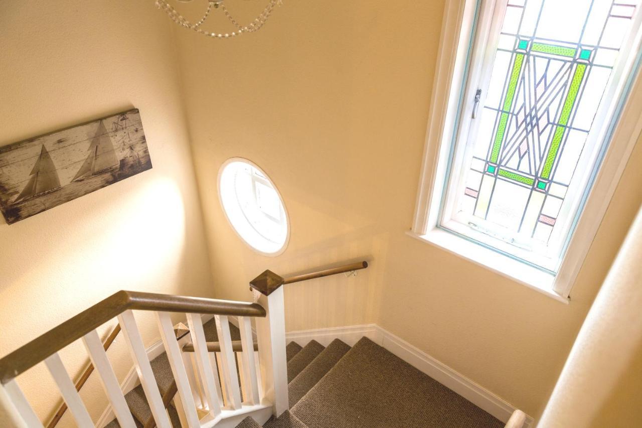 Large 5 Bed House In Scarborough Near The Beach, Large Garden & Hot Tub Exterior photo