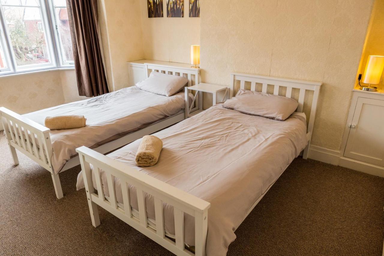 Large 5 Bed House In Scarborough Near The Beach, Large Garden & Hot Tub Exterior photo
