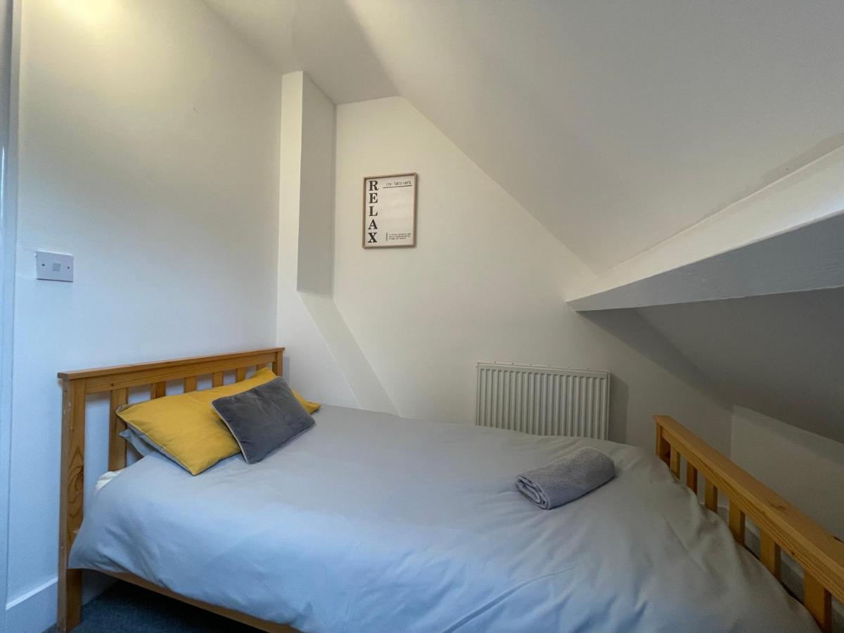 Large 5 Bed House In Scarborough Near The Beach, Large Garden & Hot Tub Exterior photo
