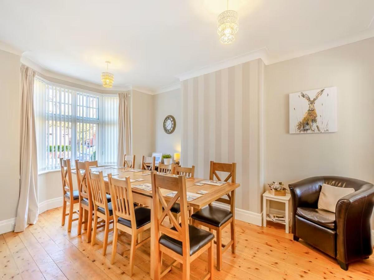 Large 5 Bed House In Scarborough Near The Beach, Large Garden & Hot Tub Exterior photo
